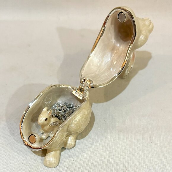 Kingspoint Designs Snowy White Bunny Rabbit Trinket Box Matching Necklace - Picture 6 of 10